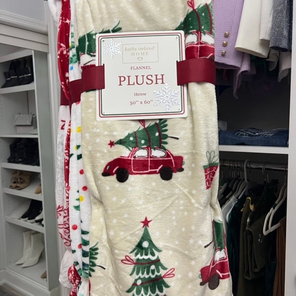 Christmas throws 🎄 50x60 PLUSH AND OH SO COZY! Limited inventory. - Picture 4 of 6